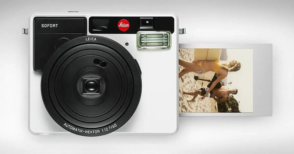 Leica Sofort, la giocosa e briosa "instant camera" del marchio tedesco.