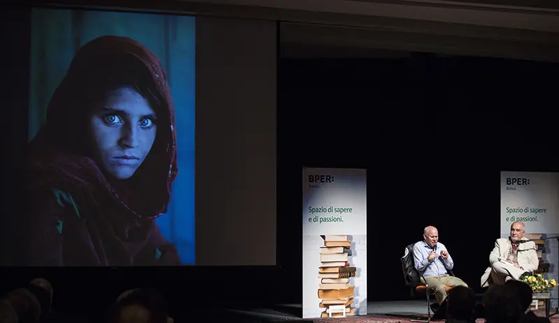 Steve McCurry si presenta a Modena