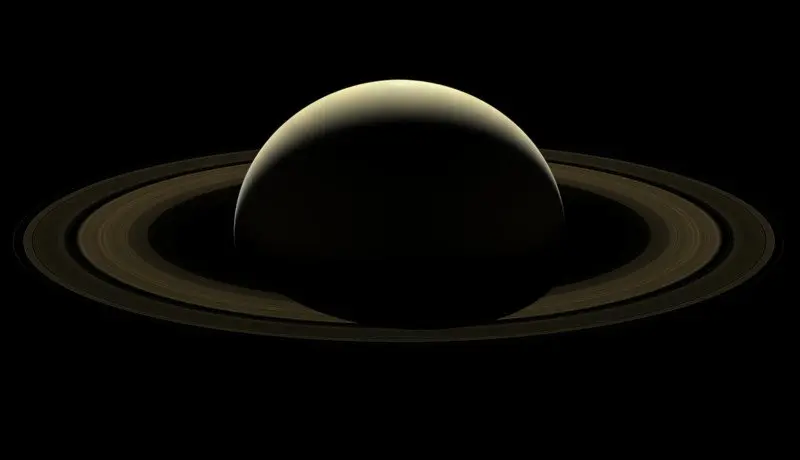 L'ultima foto a Saturno della sonda Cassini prima dello schianto