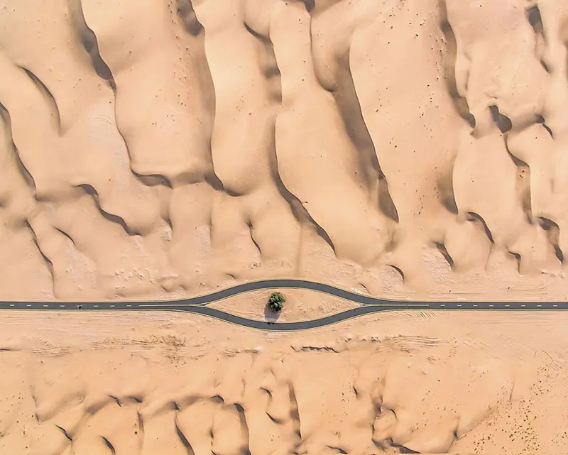 Deserto e civiltà. Spettacolari immagini dal drone sopra i cieli di Dubai