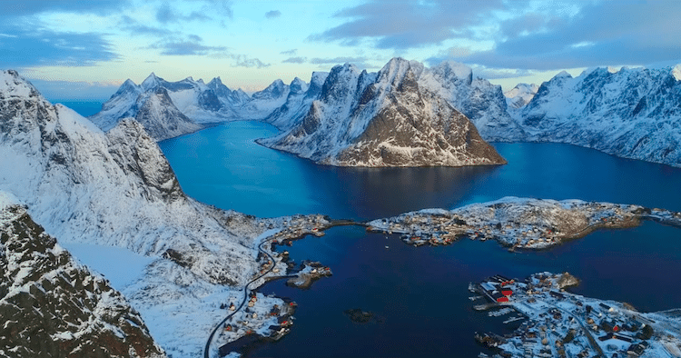 Paesaggi mozzafiato della Norvegia ripresi da un drone in 4K