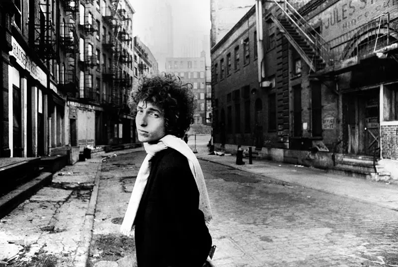 Bob Dylan inedito. Il primo libro che riunisce gli iconici scatti di Schatzberg