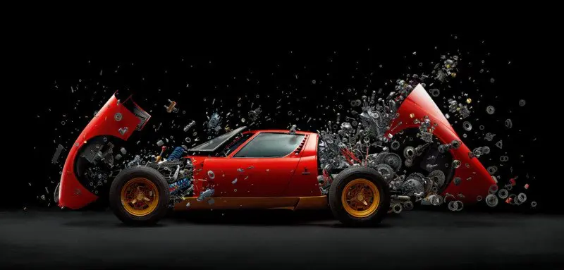 L'esplosione di una Lamborghini Miura. 2 anni per ottenere questo scatto!