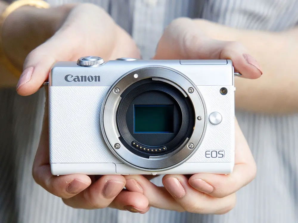 Canon EOS M200