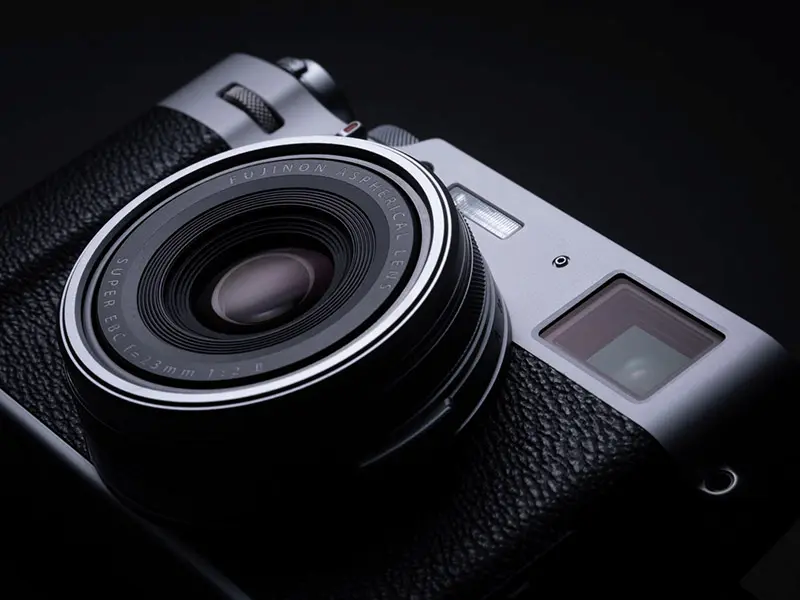 Presentata la Fujifilm X100V, la compatta perfetta per la fotografia di strada