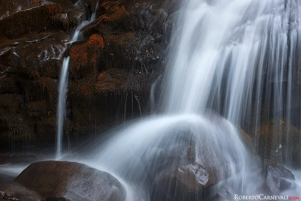 Lo scorrere dell’acqua, il silenzio della pietra