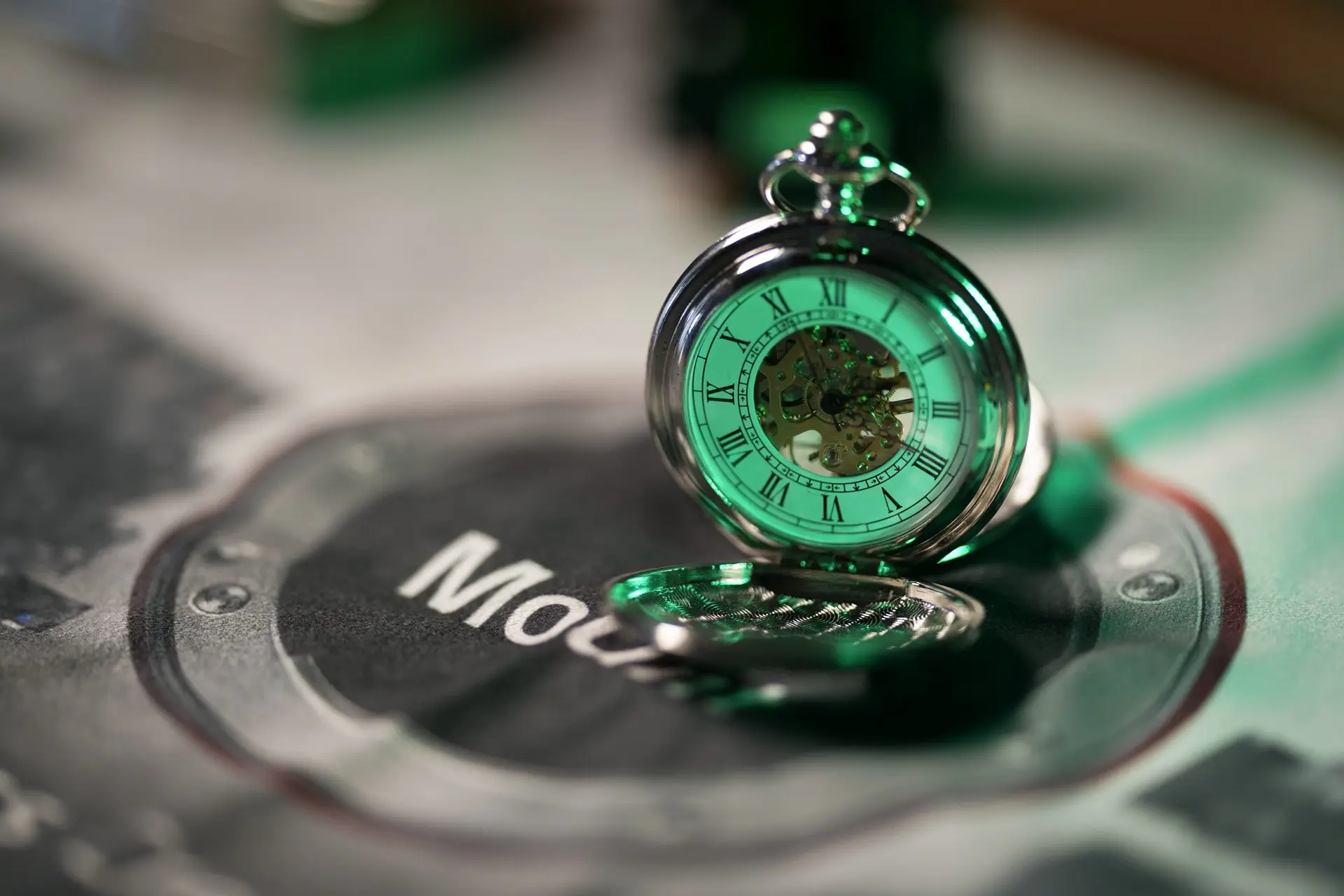 Sony A7 V in esposizione al Cross+Studio di Milano, evidenziando il design ergonomico e innovativo della fotocamera.