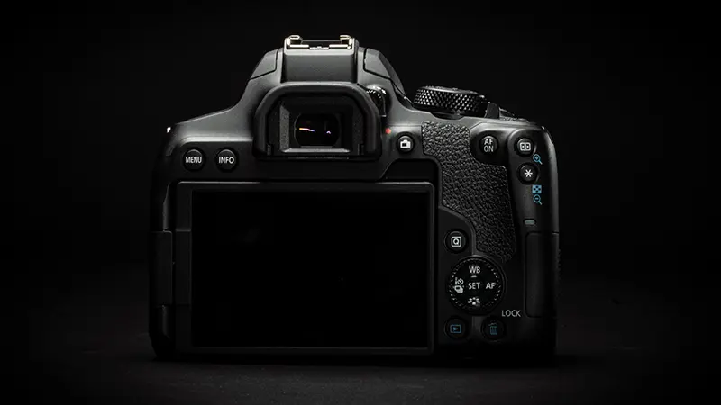 Canon EOS 850D: la nuova reflex consumer leggera e versatile