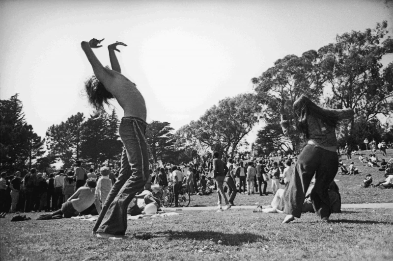 Fotografie del Movimento Hippie: Immagini Iconiche di un'Era Controculturale