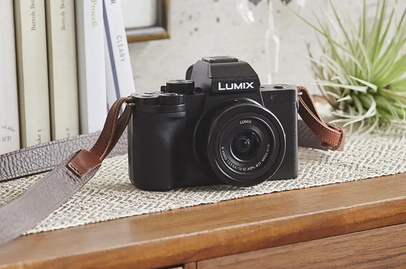 Panasonic Lumix G100: la mini mirrorless pensata per vlogger