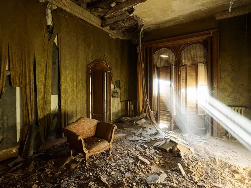 Il fascino evocativo dei luoghi abbandonati in giro per l'Europa