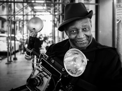 Louis Mendes e la sua fotocamera del 1940 in giro per New York